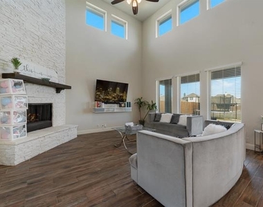 3825 Honey Grove Drive - Photo Thumbnail 7