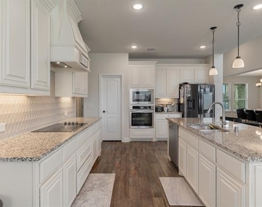 3825 Honey Grove Drive - Photo Thumbnail 11