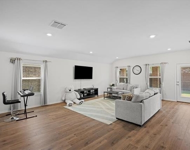 217 Redbarn - Photo Thumbnail 7