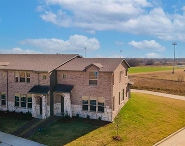 3201 Solana Circle - Photo Thumbnail 1