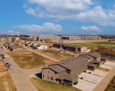 3201 Solana Circle - Photo Thumbnail 2