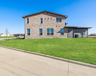 3201 Solana Circle - Photo Thumbnail 35