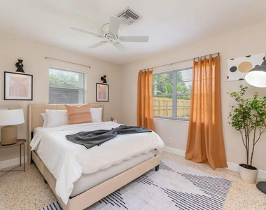 176 Se 27th Place - Photo Thumbnail 9