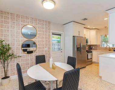 176 Se 27th Place - Photo Thumbnail 4