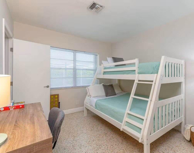 176 Se 27th Place - Photo Thumbnail 13