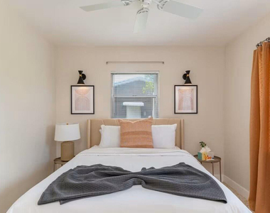 176 Se 27th Place - Photo Thumbnail 10