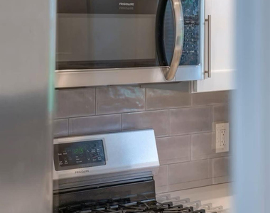 176 Se 27th Place - Photo Thumbnail 7