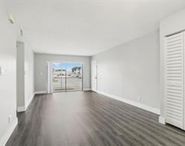 3244 Nw 84th Avenue - Photo Thumbnail 4
