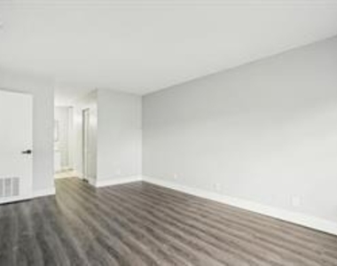 3244 Nw 84th Avenue - Photo Thumbnail 7
