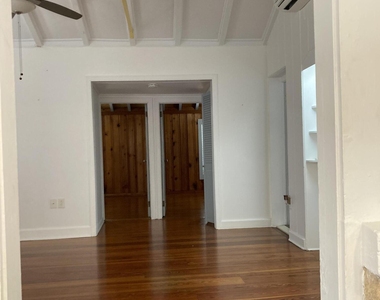 824 35th Street - Photo Thumbnail 22