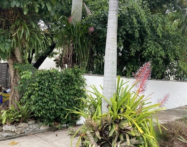 824 35th Street - Photo Thumbnail 12