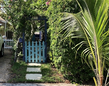 824 35th Street - Photo Thumbnail 4