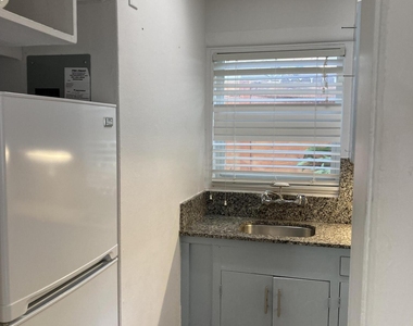 824 35th Street - Photo Thumbnail 35
