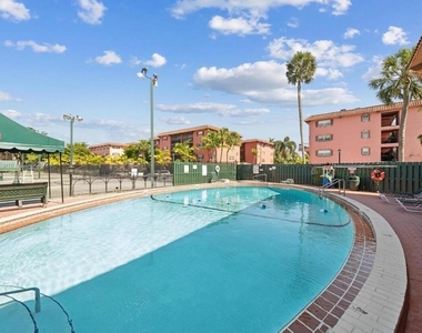 610 Tennis Club Drive - Photo Thumbnail 6