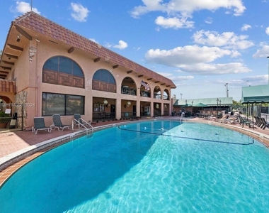 610 Tennis Club Drive - Photo Thumbnail 5