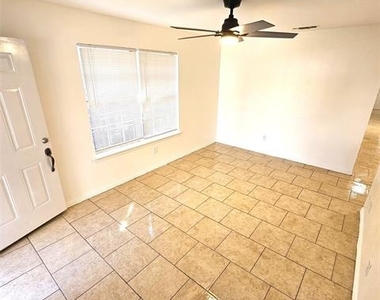 1810 Wiseman Avenue - Photo Thumbnail 2