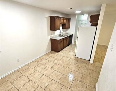 1810 Wiseman Avenue - Photo Thumbnail 5