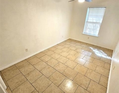 1810 Wiseman Avenue - Photo Thumbnail 10
