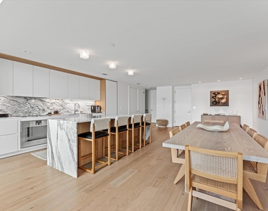 1040 Biscayne Boulevard - Photo Thumbnail 4