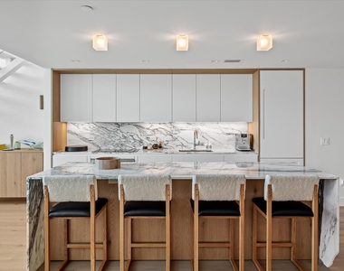 1040 Biscayne Boulevard - Photo Thumbnail 3