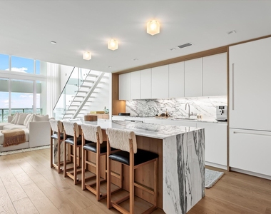 1040 Biscayne Boulevard - Photo Thumbnail 2