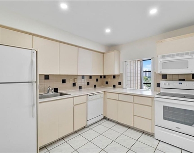 1000 Parkview Drive - Photo Thumbnail 8