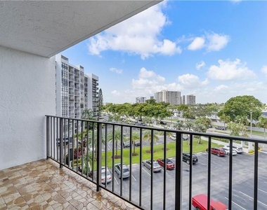 1000 Parkview Drive - Photo Thumbnail 10