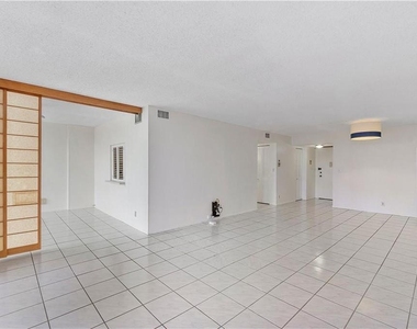1000 Parkview Drive - Photo Thumbnail 4