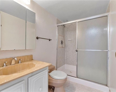 1000 Parkview Drive - Photo Thumbnail 9