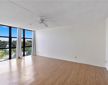 1000 Parkview Drive - Photo Thumbnail 7