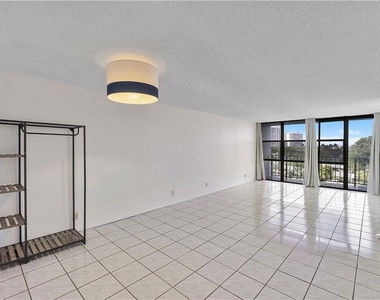 1000 Parkview Drive - Photo Thumbnail 6