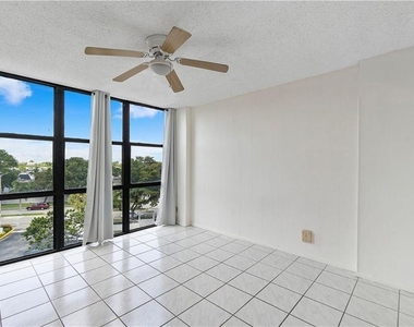 1000 Parkview Drive - Photo Thumbnail 5
