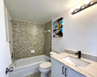 2741 Taft Street - Photo Thumbnail 4