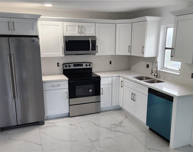 4160 Nw 21st Street - Photo Thumbnail 6
