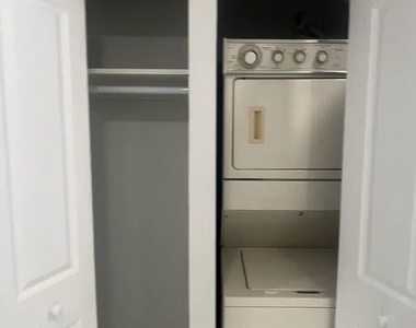9402 Nw 81st Court - Photo Thumbnail 7
