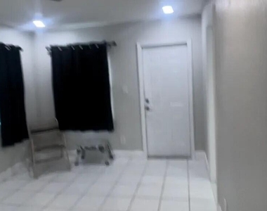 9402 Nw 81st Court - Photo Thumbnail 2