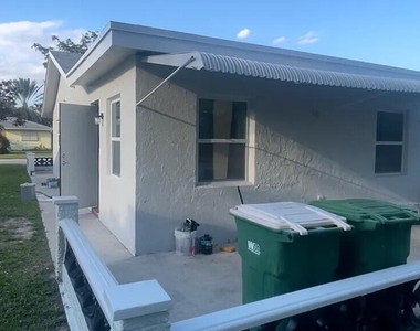 9402 Nw 81st Court - Photo Thumbnail 9