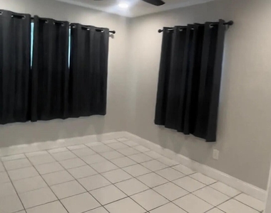 9402 Nw 81st Court - Photo Thumbnail 4