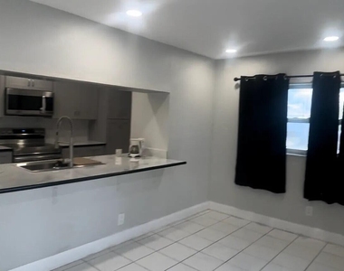 9402 Nw 81st Court - Photo Thumbnail 1