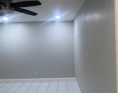 9402 Nw 81st Court - Photo Thumbnail 6