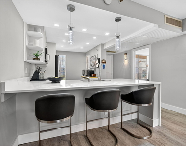 20 Royal Palm Way - Photo Thumbnail 12