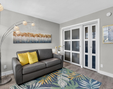 20 Royal Palm Way - Photo Thumbnail 18