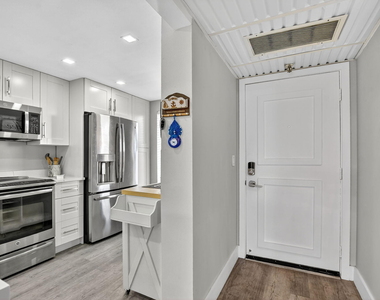20 Royal Palm Way - Photo Thumbnail 3