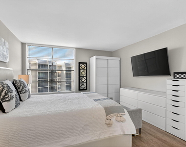 20 Royal Palm Way - Photo Thumbnail 24