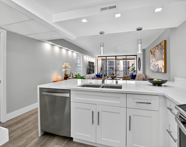 20 Royal Palm Way - Photo Thumbnail 16