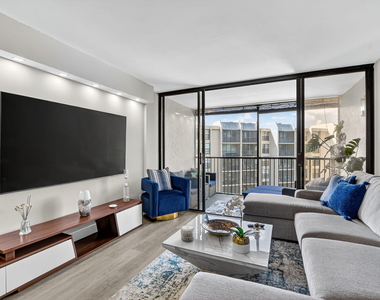 20 Royal Palm Way - Photo Thumbnail 8