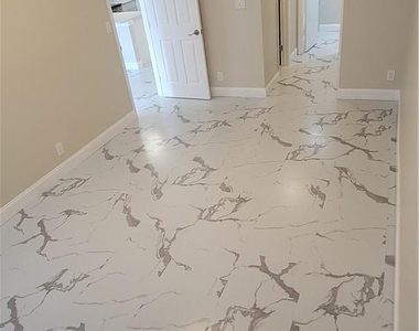 2771 Riverside Drive - Photo Thumbnail 7