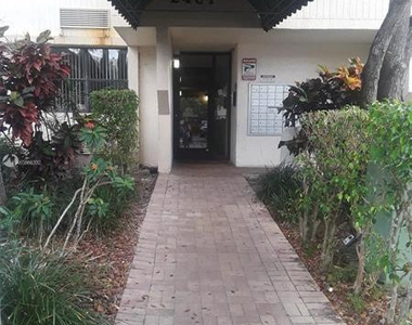 2771 Riverside Drive - Photo Thumbnail 17