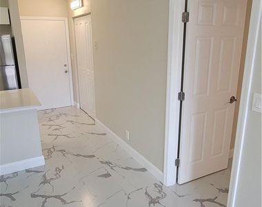 2771 Riverside Drive - Photo Thumbnail 6