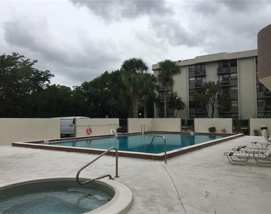 2771 Riverside Drive - Photo Thumbnail 21